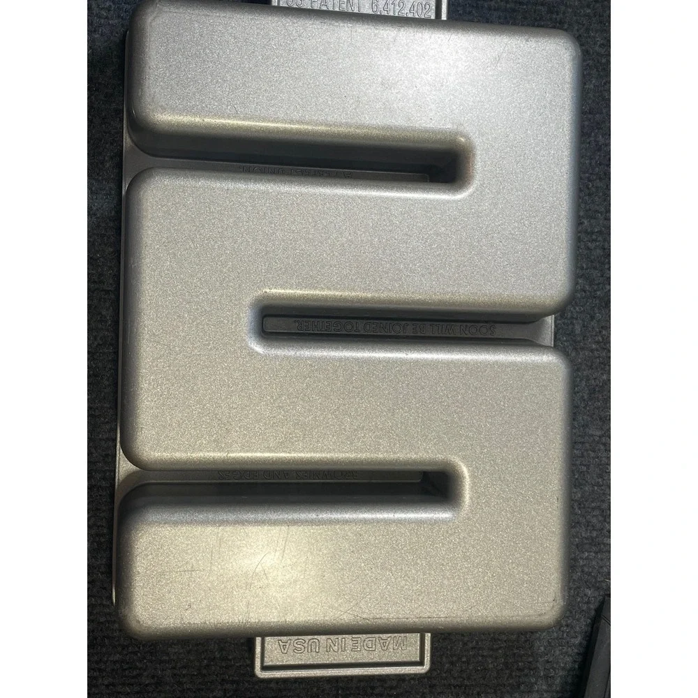 Baker's Edge Nonstick Edge Brownie Pan Cast Aluminum Silver Made in USA 9x12